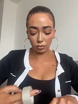 ItsCOCOx online show from October 4, 12:50 pm