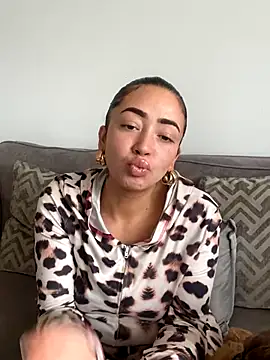 ItsCOCOx online show from October 13, 8:38 am