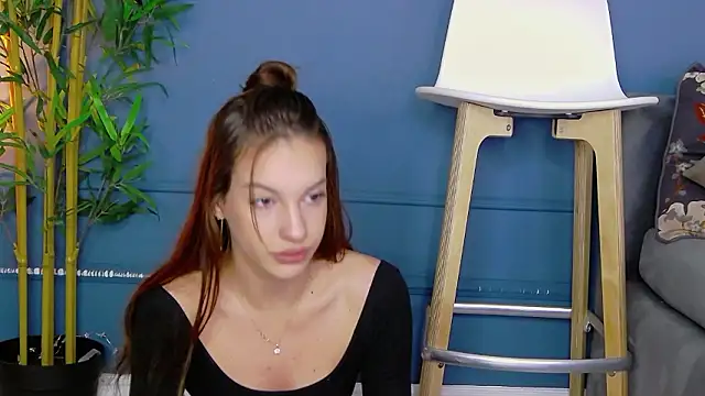 KimmDaviss online show from February 5, 8:10 am