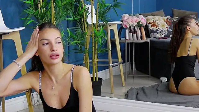 KimmDaviss online show from October 25, 6:56 am