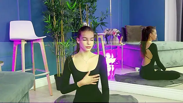 KimmDaviss online show from November 5, 9:23 am