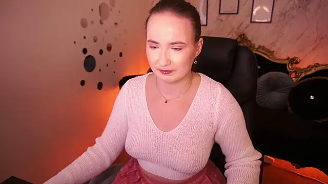 Snapshot of SofieBloom chatting on June 19, 7:30 pm SofieBloom online show from June 19, 7:30 pm