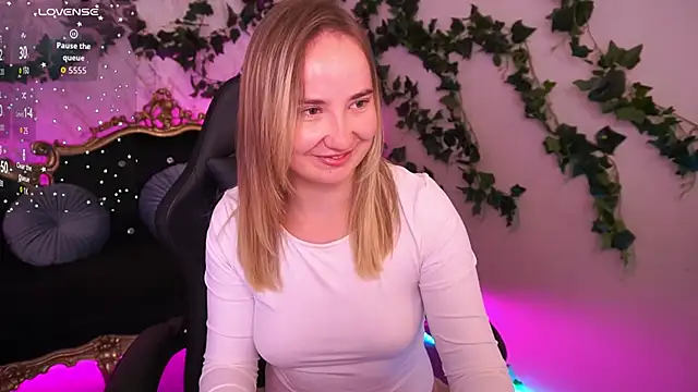 SofieBloom online show from October 16, 6:49 pm