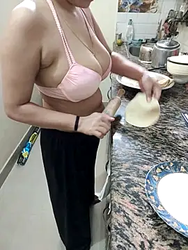 Snapshot of Pihu_Chopra chatting on October 29, 4:44 am Pihu Chopra online show from October 29, 4:44 am