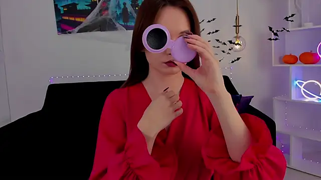 KiraHolli online show from October 28, 3:07 am