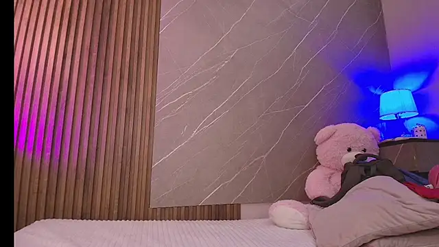 biancaa 18 online show from April 22, 7:42 pm
