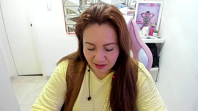 Snapshot of camixxx_m chatting on July 7, 10:52 am camixxx m online show from July 7, 10:52 am
