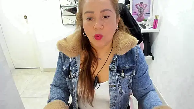 camixxx m online show from May 15, 11:41 am