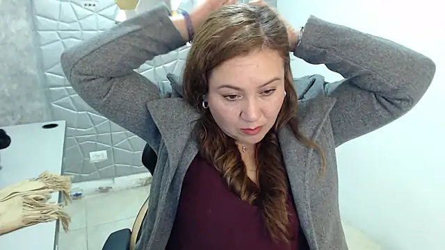 camixxx m online show from January 17, 1:47 pm