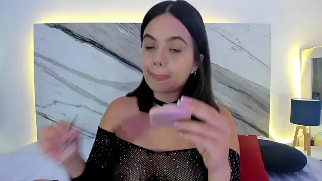 Snapshot of thamiina_ chatting on November 26, 7:03 pm thamiina online show from November 26, 7:03 pm