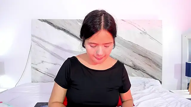 Snapshot of thamiina_ chatting on October 27, 6:53 pm thamiina online show from October 27, 6:53 pm