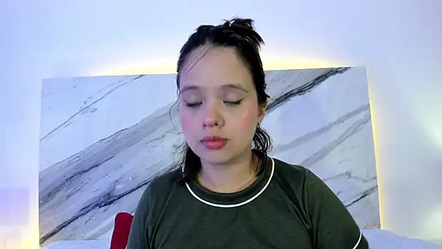 Snapshot of thamiina_ chatting on November 15, 9:30 pm thamiina online show from November 15, 9:30 pm