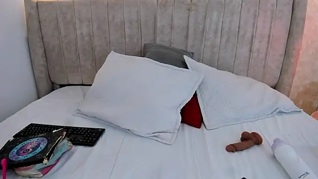 thamiina  online show from February 25, 7:03 pm