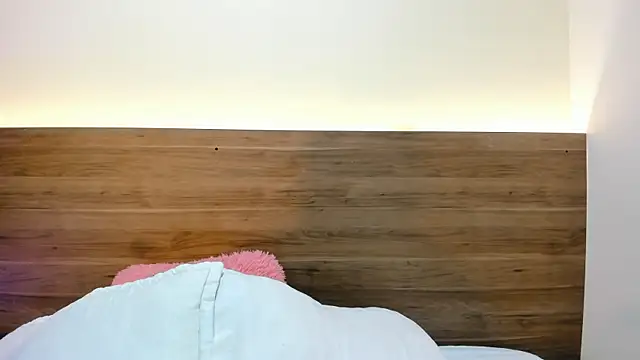 thamiina  online show from April 16, 11:33 am