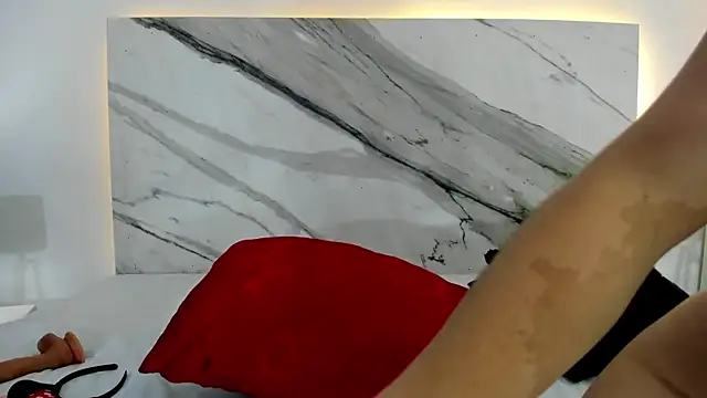 Snapshot of thamiina_ chatting on October 22, 7:02 pm thamiina online show from October 22, 7:02 pm