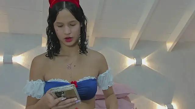 Princesita Sofia  online show from October 18, 8:33 pm