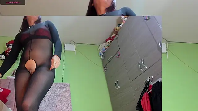 Snapshot of hot_Dariana_pantyhose chatting on November 23, 1:54 pm hot Dariana pantyhose online show from November 23, 1:54 pm