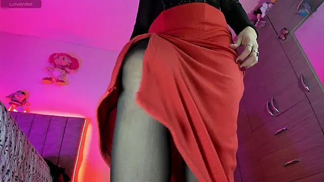 hot Dariana pantyhose online show from April 29, 5:52 pm