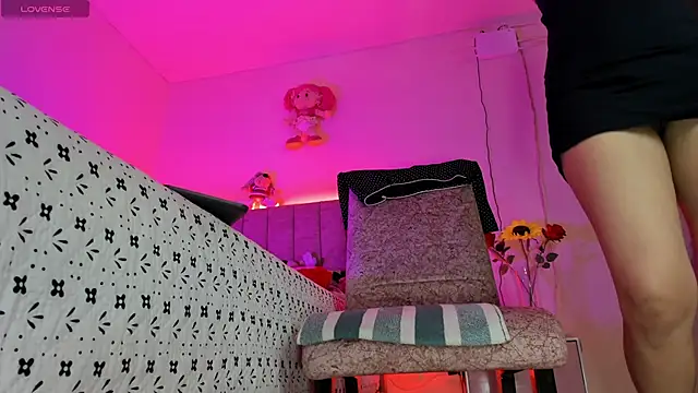 hot Dariana pantyhose online show from May 1, 1:49 pm