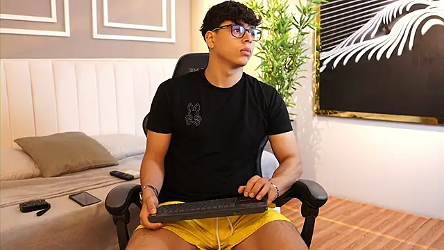 Ethan occonor online show from December 18, 12:53 pm