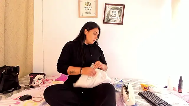 selena jhonson online show from January 8, 2:01 pm