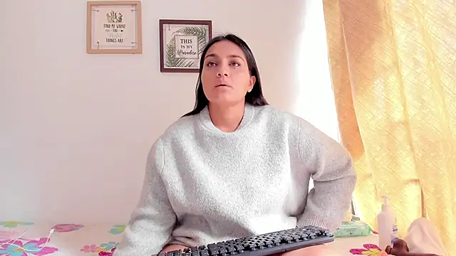 Snapshot of selena_jhonson chatting on September 19, 1:48 pm selena jhonson online show from September 19, 1:48 pm