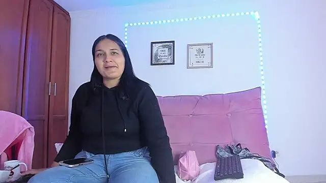 selena jhonson online show from April 13, 1:37 pm