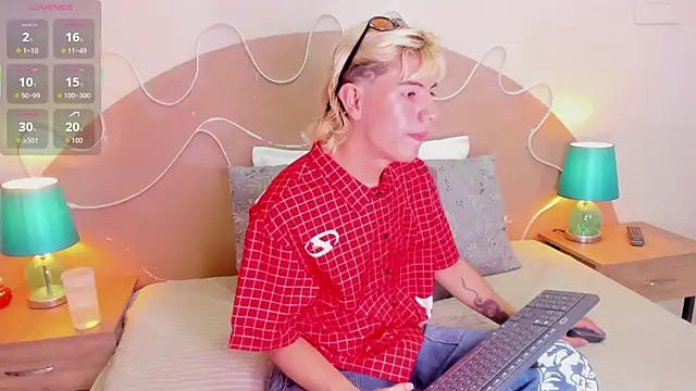 Enrrixxx  online show from November 11, 12:27 am