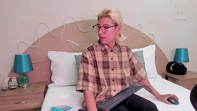 Enrrixxx  online show from November 3, 8:23 pm