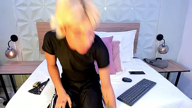 Enrrixxx  online show from February 9, 11:25 pm