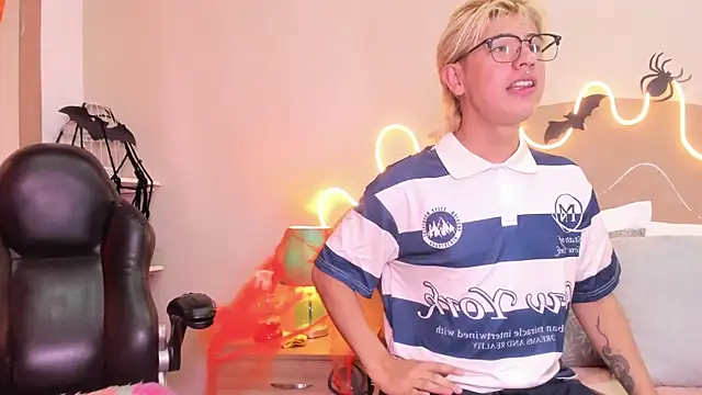 Enrrixxx  online show from October 24, 12:31 am