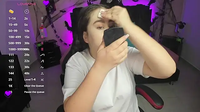 Snapshot of LolaVillalobos chatting on October 22, 1:43 pm LolaVillalobos online show from October 22, 1:43 pm