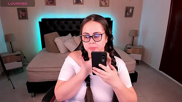 LolaVillalobos online show from July 25, 12:11 pm
