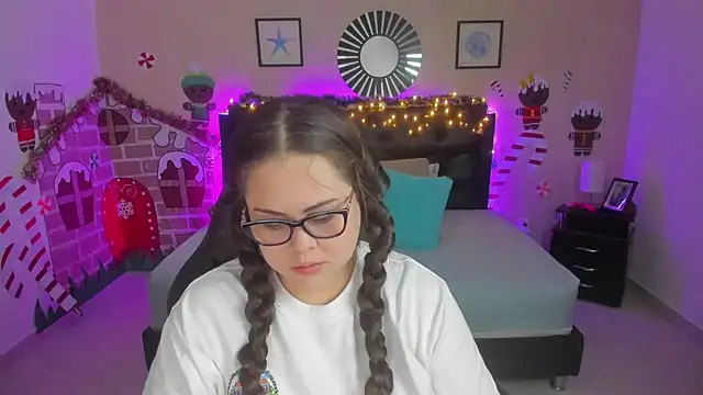 LolaVillalobos online show from January 9, 11:50 am