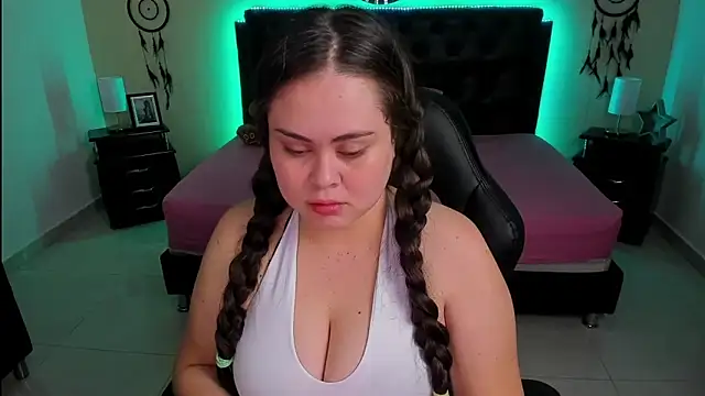 Snapshot of LolaVillalobos chatting on October 12, 1:34 pm LolaVillalobos online show from October 12, 1:34 pm