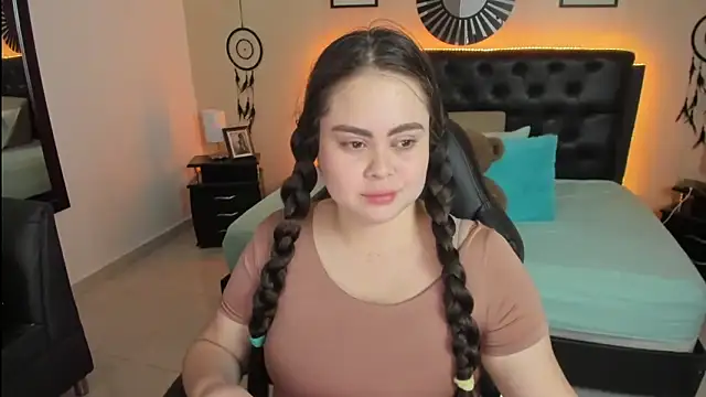 Snapshot of LolaVillalobos chatting on October 7, 1:56 pm LolaVillalobos online show from October 7, 1:56 pm