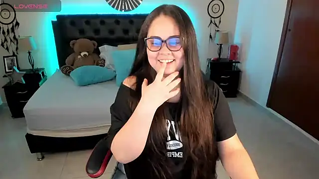 LolaVillalobos online show from July 6, 2:35 pm