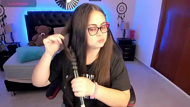 LolaVillalobos online show from July 7, 12:31 pm