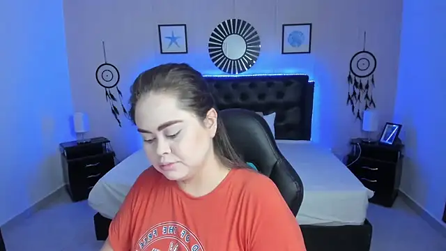 Snapshot of LolaVillalobos chatting on November 15, 12:20 pm LolaVillalobos online show from November 15, 12:20 pm