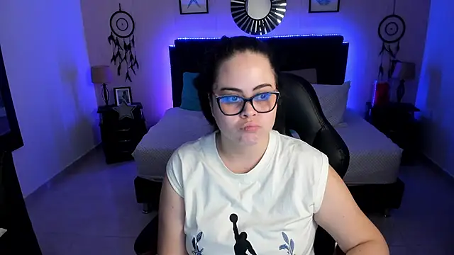 LolaVillalobos online show from May 13, 1:40 pm