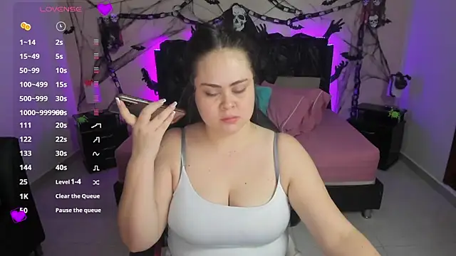 Snapshot of LolaVillalobos chatting on October 23, 1:32 pm LolaVillalobos online show from October 23, 1:32 pm