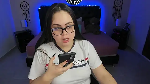 Snapshot of LolaVillalobos chatting on November 28, 12:27 pm LolaVillalobos online show from November 28, 12:27 pm