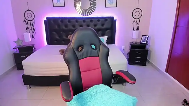 LolaVillalobos online show from February 9, 2:15 pm