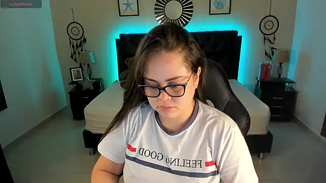 LolaVillalobos online show from June 2, 12:27 pm