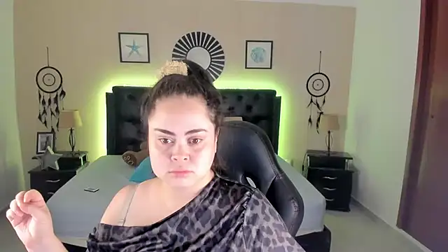 LolaVillalobos online show from June 25, 12:10 pm