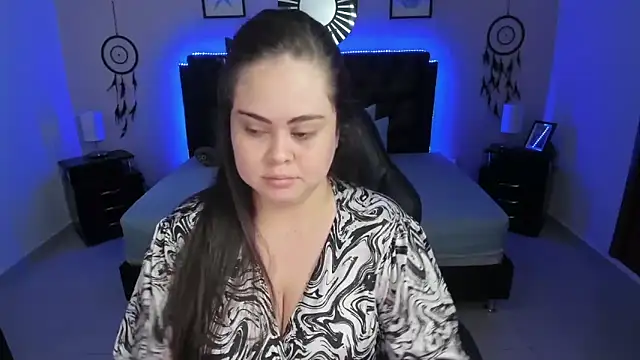 Snapshot of LolaVillalobos chatting on November 17, 12:31 pm LolaVillalobos online show from November 17, 12:31 pm