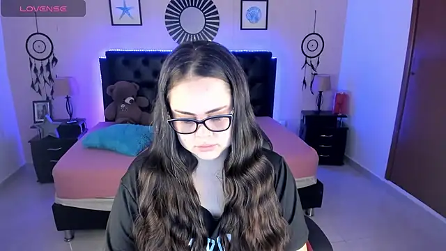 LolaVillalobos online show from June 30, 12:05 pm