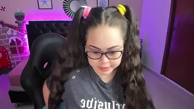 LolaVillalobos online show from January 10, 11:49 am