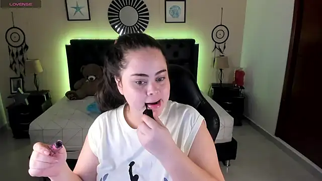 LolaVillalobos online show from June 9, 12:17 pm