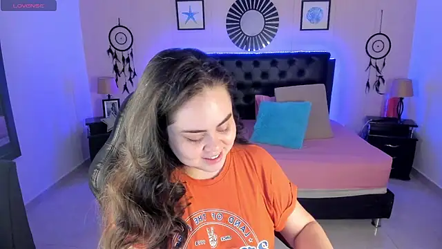 LolaVillalobos online show from May 27, 11:50 am